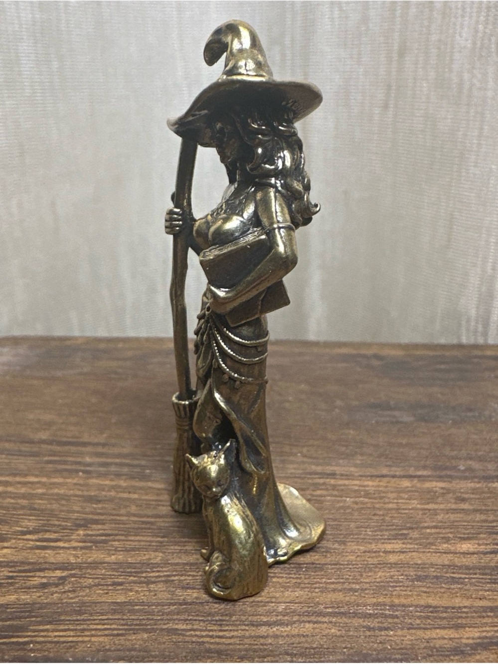 Brass Witch Miniature Figurine with Cat - Antique Gold Tone - Picture 2 of 7